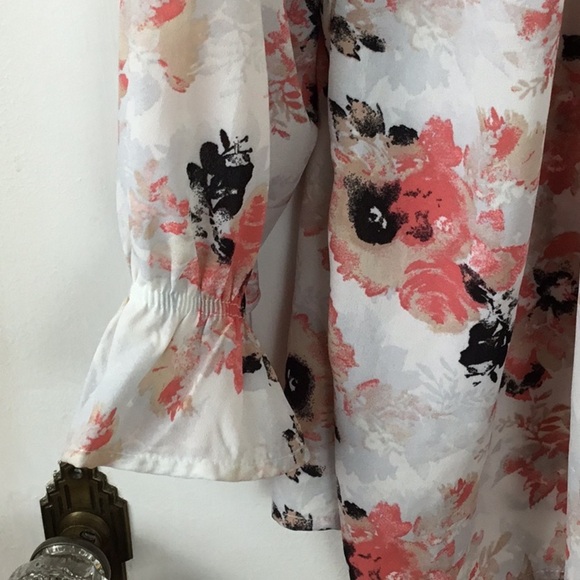 C & C California V-neck Floral Blouse Plus Size 2X - Picture 3 of 7